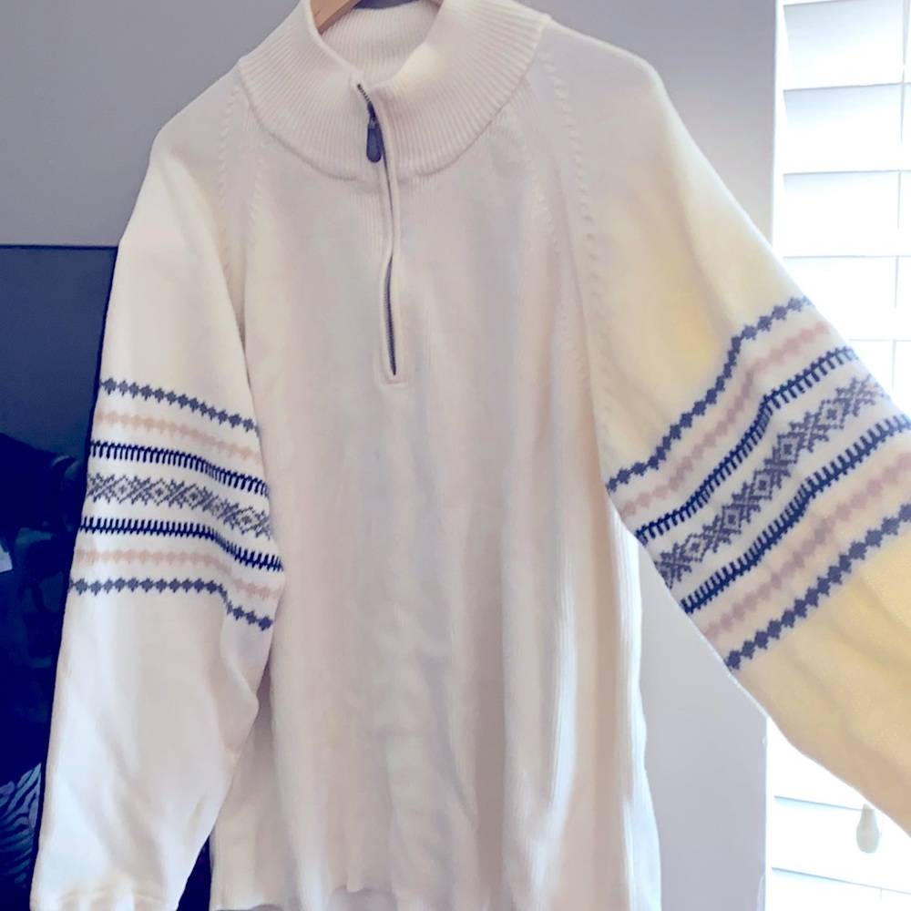 ✅🛍️ 4/$16 Shop St John’s Sweater